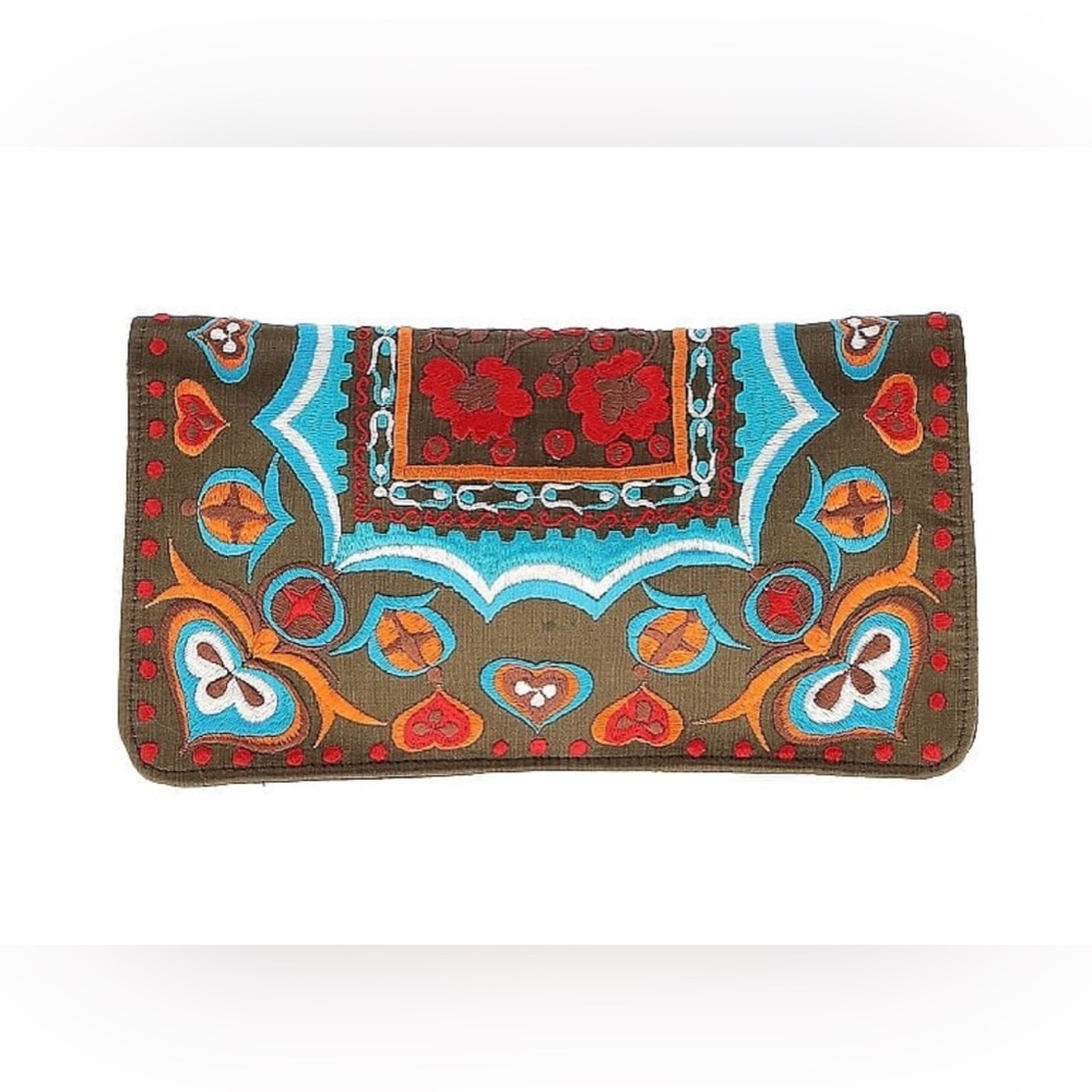 🔜 
Embroidered Clutch